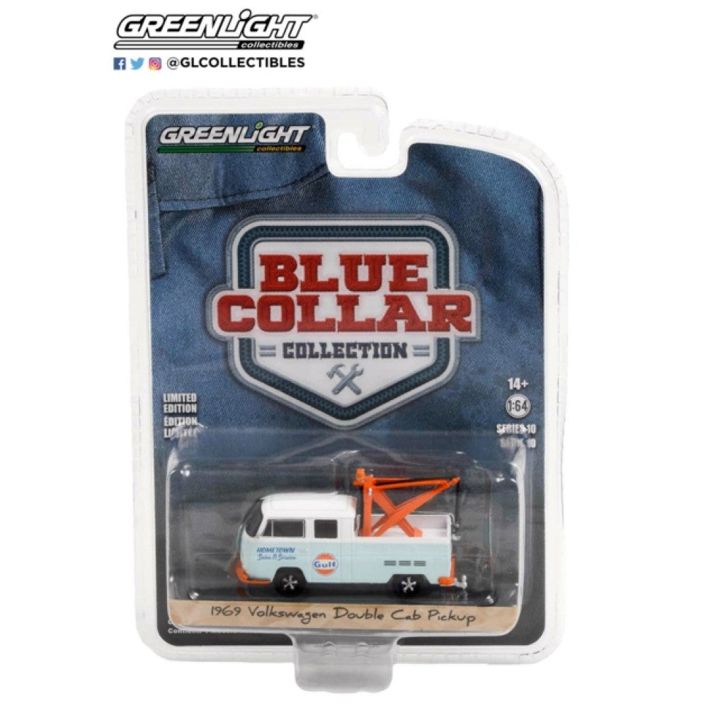 1/64 GREENLIGHT 35220-B BLUE COLLAR COLLECTION SERIES 10 1969 VW DOUBLE CAB PICKUP WITH DROP IN TOW HOOK - GULF OIL SALES AND SERVICE